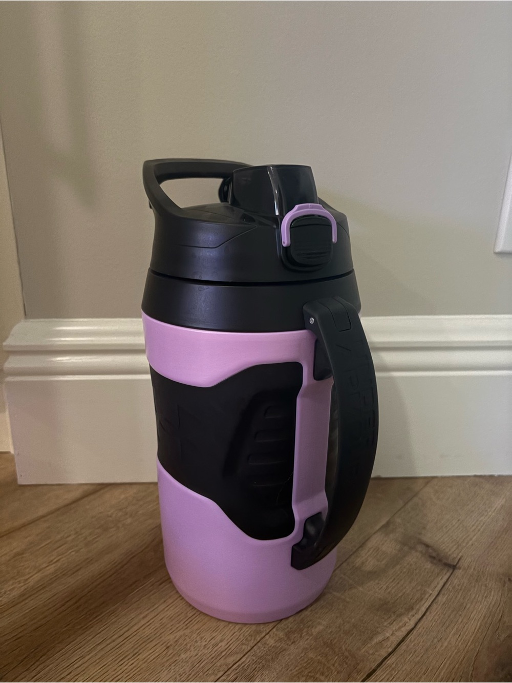 UNDER ARMOUR 64 OZ BOTTLE